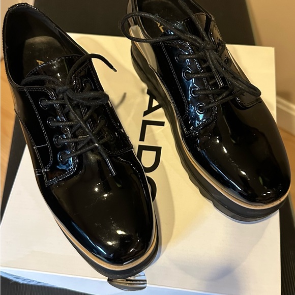ALDO Shiny Black Platform Oxfords - Picture 2 of 4
